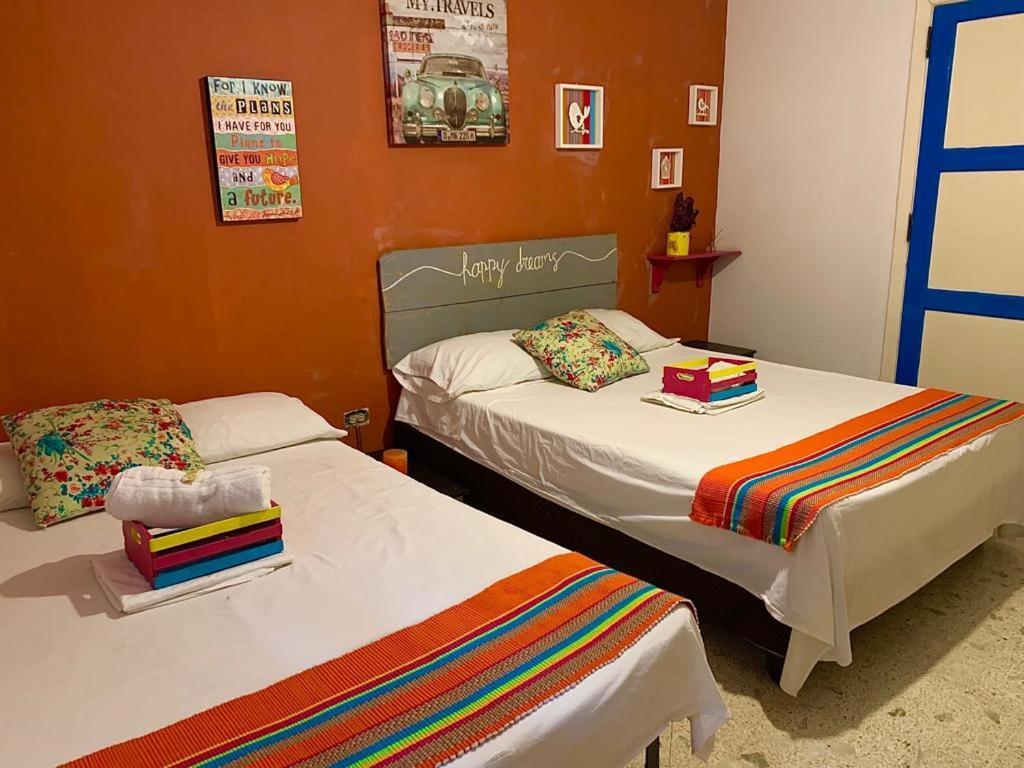 The Pelican Larry Hostel Cali Esterno foto