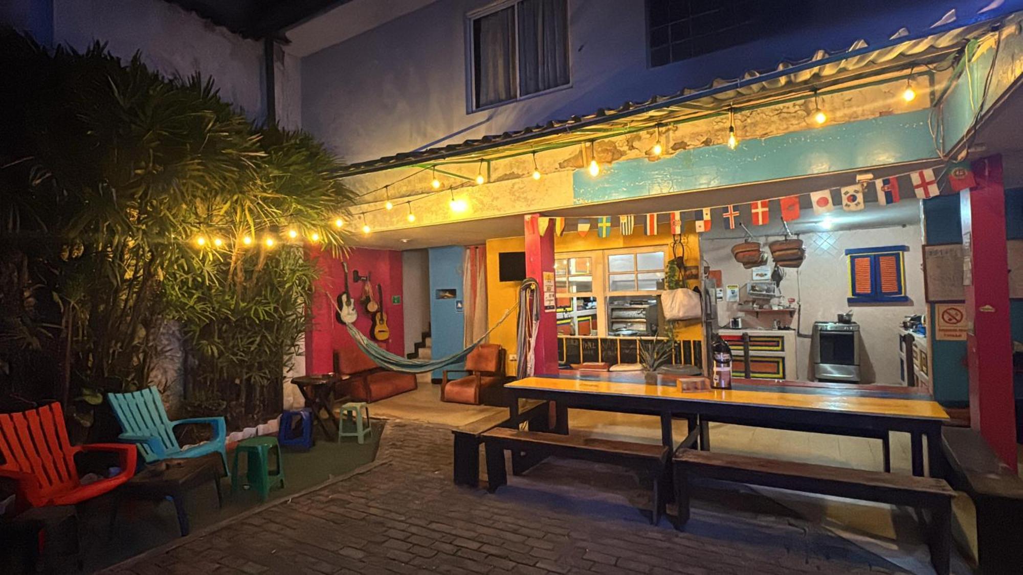 The Pelican Larry Hostel Cali Esterno foto